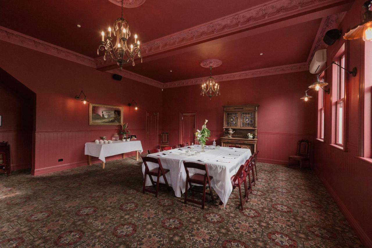 The Royal Hotel Featherston - Boutique Hotel ภายนอก รูปภาพ